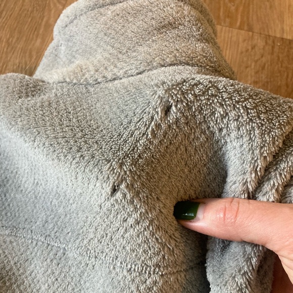 Patagonia Retool Light Gray Vest with Teal Highlights - Picture 4 of 6